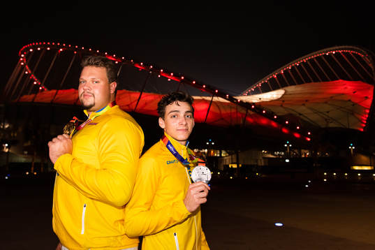 Daniel Ståhl of Sweden poses with his gold medal from