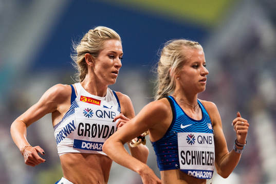 Karoline Bjerkeli Grøvdal of Norway (L)