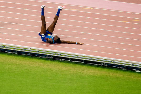 Grant Holloway of USA celebrates