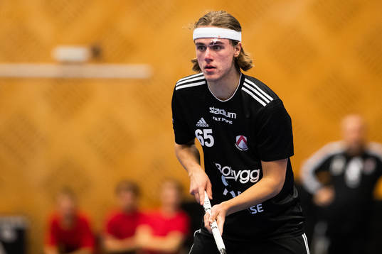 Linköpings Oskar Hovlund med plåstrat ögonbry nunder