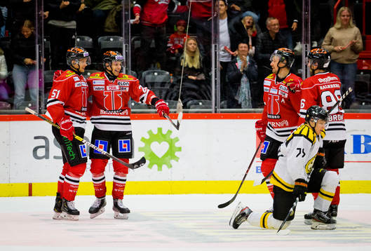 Örebros Kristian Näkyvä jublar vid 6-1 och Brynäs