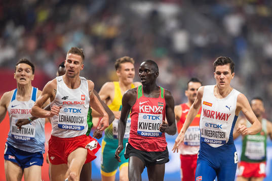 Jakob Ingebrigtsen of Norway (R)