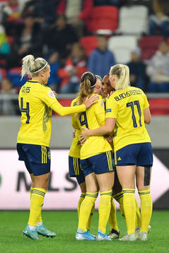 Hanna Glas, Kosovare Asllani and Stina Blackstenius