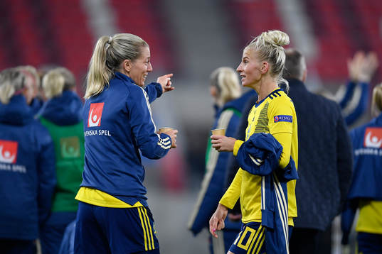Sofia Jakobsson and Linda Sembrant reacts