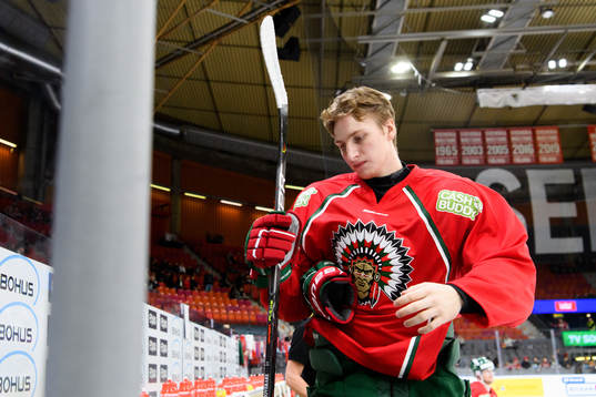 Frölundas Jacob Moverare innan ishockeymatchen i SHL