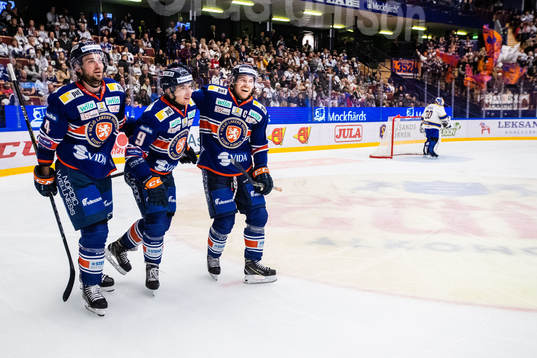 Växjös Marcus Davidsson jublar med Tim Erixon och Erik