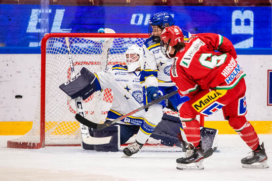 Leksands målvakt Jule Flötgen och Maddie Rolfes