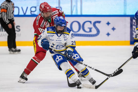 Leksands Moa Viklund och Modos Lore Baudrit