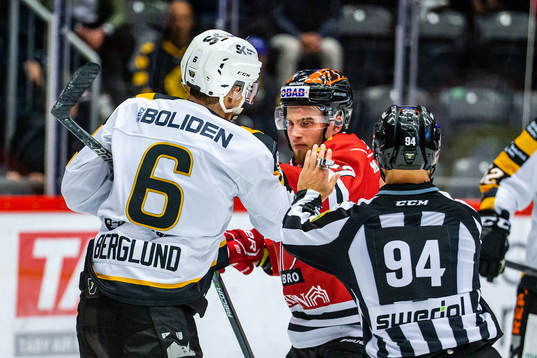 Örebros Glenn Gustafsson och Skellefteås Filip Berglund i