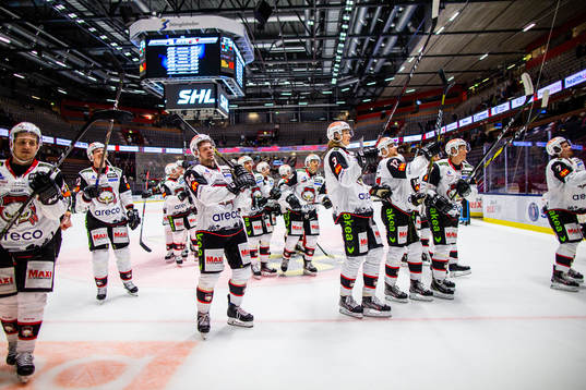 Malmö Redhawks spelare jublar