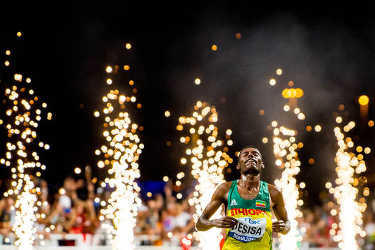 Lelisa Desisa of Ethiopia celebrates winning the men's