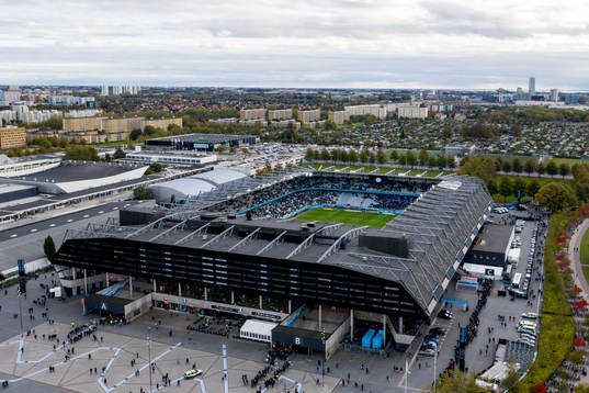 Drönarvy över Stadion och stadiontorget i Malmö
