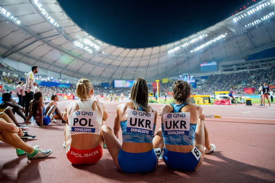 Athletes of Poland and Ukraine look at the women's 4x400