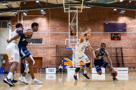Djurgårdens Derrick Wilson och Luleås Denzel Andersson
