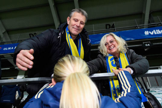 Rebecka Blomqvist of Sweden with her father and mother