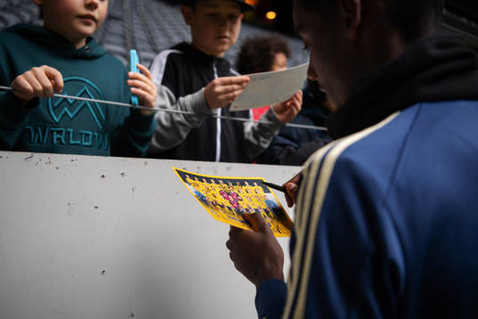 Alexander Isak of the Swedish national football team signs