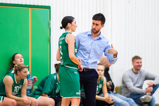 IK Eos Head Coach Kevin Taylor-Lundgren och Georgia de Leeuw