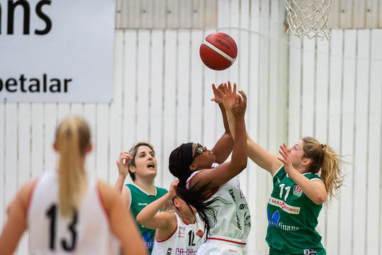 IK Eos Mary Goulding och Uppsalas Jasmine Weatherspoon