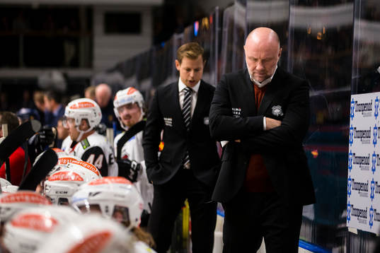 Malmö Redhawks tränare Peter Andersson deppar