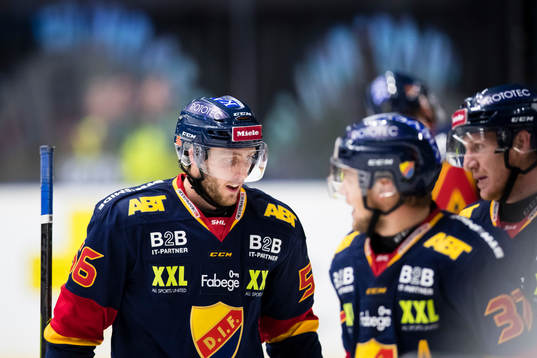 Djurgårdens Robin Norell firar 2-0 målet med lagkamrater