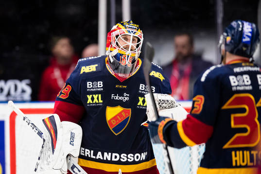 Djurgårdens målvakt Niklas Svedberg jublar