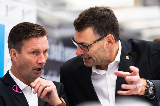 Färjestads huvudtränare Johan Pennerborn och assisterande