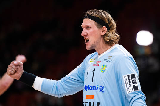 Ystads IFs målvakt Anders Persson jublar