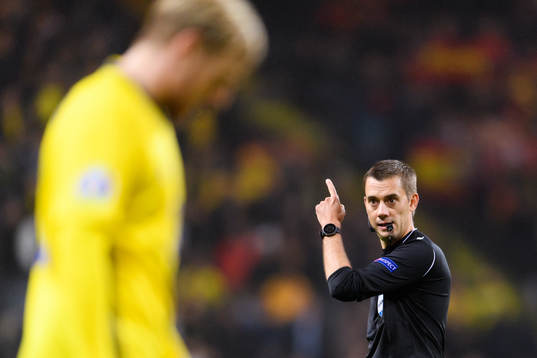 Referee Clement Turpin