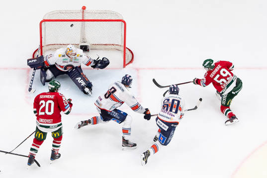 Frölundas Simon Hjalmarsson gör 5-4 bakom Växjös