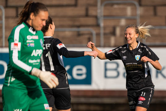 Bläddra bland fler bilder av Fotboll, Damallsvenskan, Kopparbergs/Göteborg - Växjö
