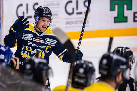 s Simon Önerud jublar