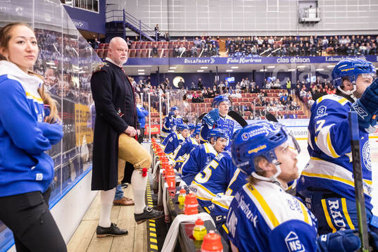 Leksands tränare Roger Melin i en Leksandsdräkt