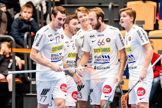 Storvretas Rasmus Sundstedt jublar med lagkamrater