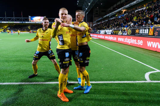 Elfsborgs Per Frick och Jesper Karlsson jublar