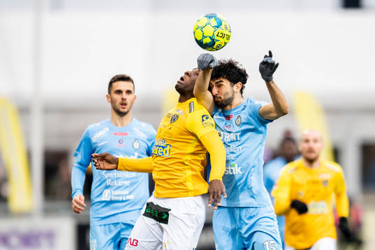 Falkenbergs Nsima Peter i nickduell mot AFC Eskilstunas