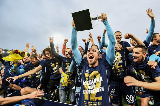 Djurgårdens Marcus Danielson  jublar Lennart Johanssons