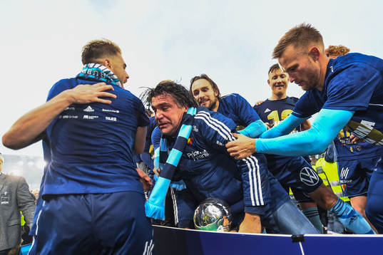 Djurgårdens sportchef tas hand om Kevin Walker
