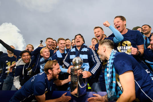 Djurgårdens sportchef Bosse Andersson jublar