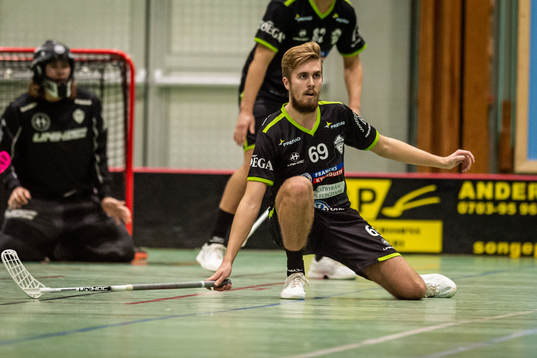 Åstorp Kvidinges Adam Hultberg täcker skott