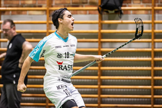 Lindås Danny Estrella-Näslund jublar