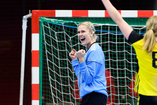 Sävehofs målvakt Sofie Börjesson jublar