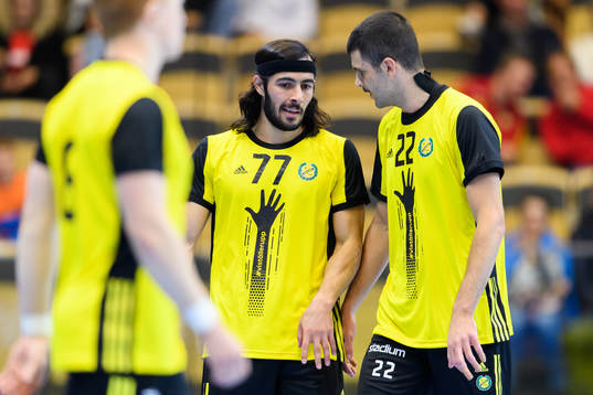 Sävehofs Pouya Norouzi pratar med Gzim Salihi