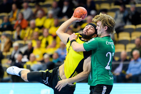 Sävehofs Pouya Norouzi kamp med Önnereds Anton Hallbäck
