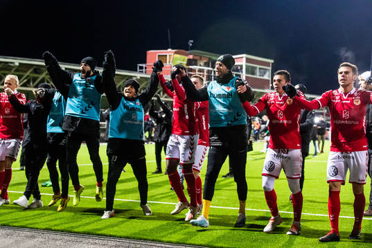 Kalmars spelare jublar