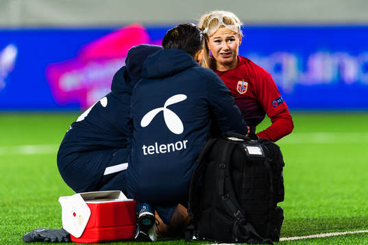 Lisa-Marie Karlseng Utland of Norway receives medical