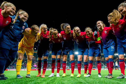 Lisa-Marie Karlseng Utland, goalkeeper Aurora Mikalsen,