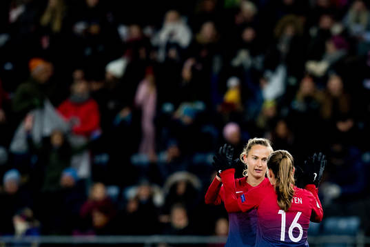 Caroline Graham Hansen of Norway celebrates with Guro Reiten