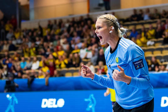 Sävehofs målvakt Sofie Börjesson jublar