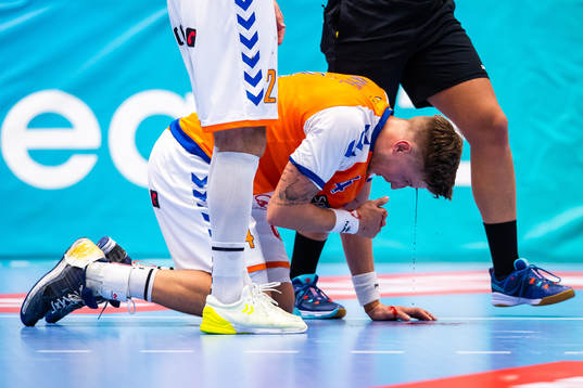 Kristianstads Adam Nyfjäll blöder från huvudet