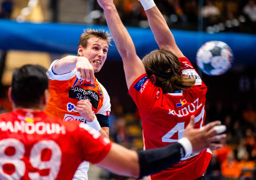 Kristianstads Olafur Gudmundsson och Bukarests Ante Kuduz
